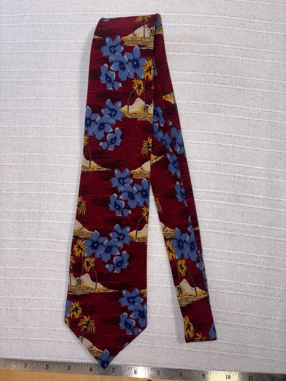 Museum Artifacts Necktie Red Hawaiian Floral Palm Trees Silk EUC